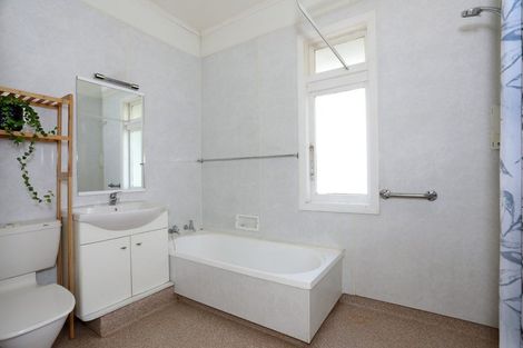 Photo of property in 46 Bridge Street, Bulls, 4818