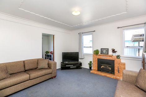 Photo of property in 10 High Street West, Waitara, 4320