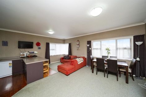 Photo of property in 77 Camberwell Road, Hawera, 4610
