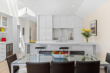 Photo of property in 2d/2 Queens Parade, Devonport, Auckland, 0624