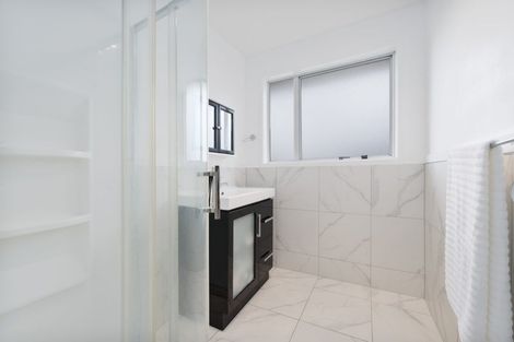 Photo of property in 2/27 Spence Road, Henderson, Auckland, 0612