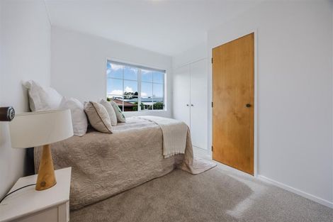 Photo of property in 1/5 Kadina Place, Botany Downs, Auckland, 2010