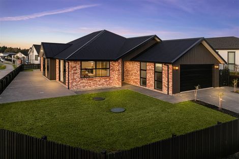 Photo of property in 1 Lordland Road, Wainui, 0932