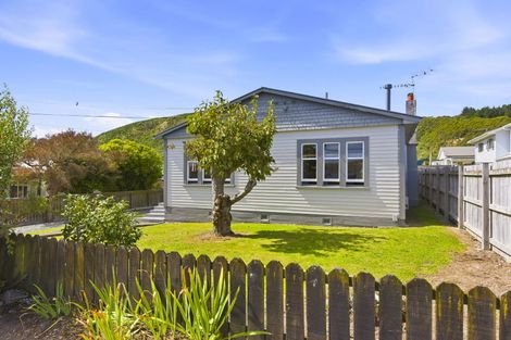 Photo of property in 42 Hinemoa Street, Paraparaumu, 5032