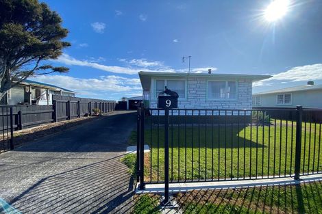 Photo of property in 9 Short Street, Waitara, 4320