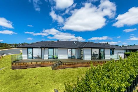 Photo of property in 2 Ruth Craig Place, Stanmore Bay, Whangaparaoa, 0932