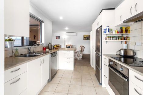 Photo of property in 16 Maxwell Place, Queenstown, 9300