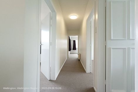 Photo of property in 35 Kenmore Street, Newlands, Wellington, 6037