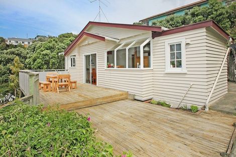Photo of property in 6 Valley Street, Island Bay, Wellington, 6023