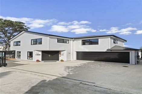 Photo of property in 7a Halcombe Place, Green Bay, Auckland, 0604