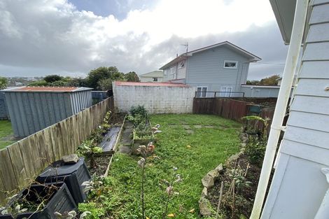 Photo of property in 12 Kinapori Terrace, Newlands, Wellington, 6037