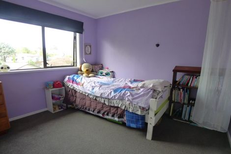 Photo of property in 16 Panzic Place, Glen Eden, Auckland, 0602
