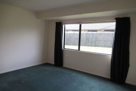Photo of property in 37 Guildford Drive, Paraparaumu, 5032