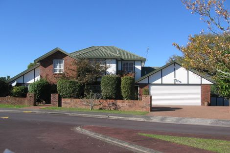 Photo of property in 27 Oakpark Place, West Harbour, Auckland, 0618