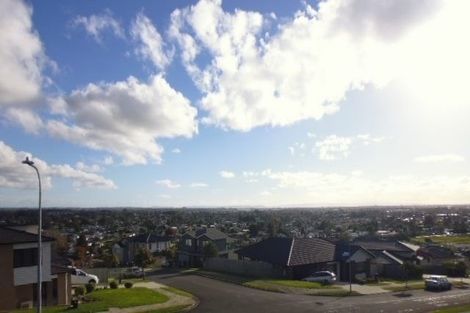 Photo of property in 13 Kereru Rise, Papakura, 2110