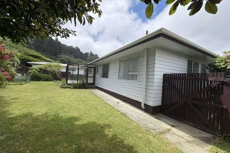 Photo of property in 1 Bishops Glen, Tawa, Wellington, 5028