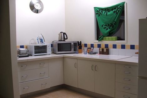 Photo of property in 2/17a Hillcrest Avenue, Hillcrest, Auckland, 0627