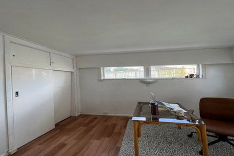 Photo of property in 2/390 Glenfield Road, Glenfield, Auckland, 0629