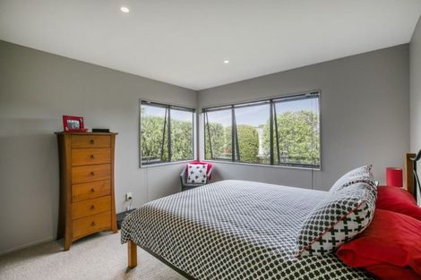 Photo of property in 1/52 Gulf View Road, Murrays Bay, Auckland, 0630