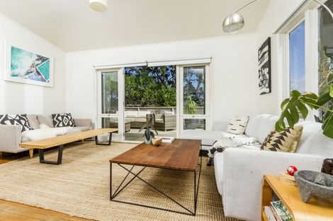 Photo of property in 1/16a Bardia Street, Belmont, Auckland, 0622