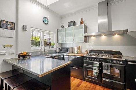 Photo of property in 9 Henui Street, Strandon, New Plymouth, 4312