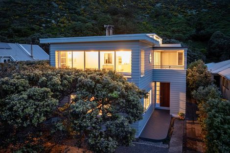 Photo of property in 189 Breaker Bay Road, Breaker Bay, Wellington, 6022