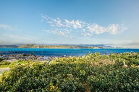 Photo of property in 189 Breaker Bay Road, Breaker Bay, Wellington, 6022