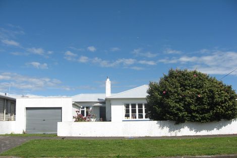 Photo of property in 28 Queens Road, Glen Avon, New Plymouth, 4312