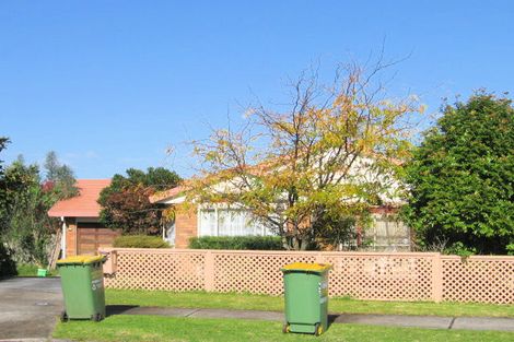 Photo of property in 8 Gillett Place, Botany Downs, Auckland, 2014