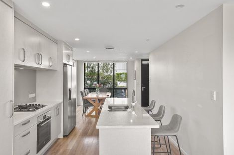 Photo of property in 10 Seafarer Crescent, Stanmore Bay, Whangaparaoa, 0932