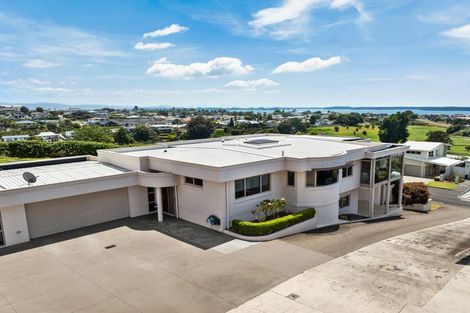 Photo of property in 3 Seaview Road, Otumoetai, Tauranga, 3110