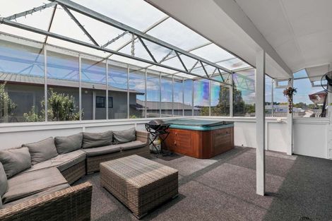 Photo of property in 55 Edgewater Parade, Waiuku, 2123