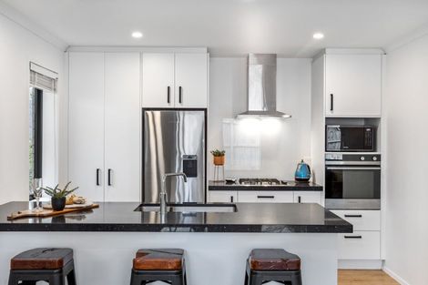 Photo of property in 32 Accolage Boulevard, Kumeu, 0810