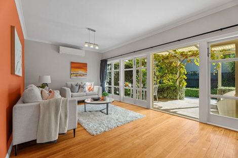 Photo of property in 76 Mount Smart Road, Onehunga, Auckland, 1061