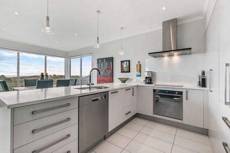 Photo of property in 1b Evans Road, Papamoa Beach, Papamoa, 3118