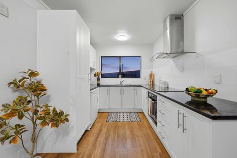 Photo of property in 1 Dalmahoy Place, Wattle Downs, Auckland, 2103