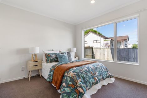 Photo of property in 68a Hutchinsons Road, Bucklands Beach, Auckland, 2014