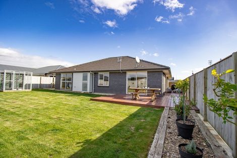 Photo of property in 4 Mediterranean Grove, Fitzherbert, Palmerston North, 4410