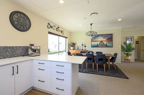 Photo of property in 219 Mcleod Street, Camberley, Hastings, 4120