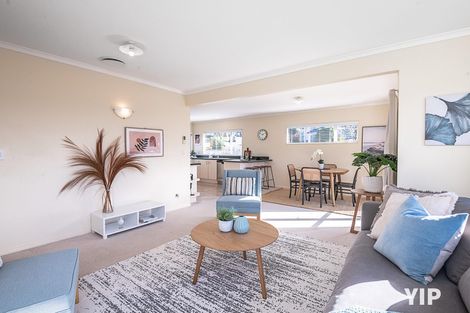 Photo of property in 1 Bennett Grove, Newlands, Wellington, 6037