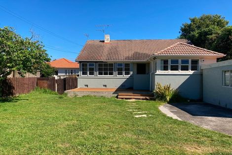 Photo of property in 16 Konini Road, Greenlane, Auckland, 1061