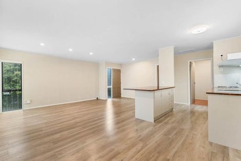Photo of property in 2 Louise Place, West Harbour, Auckland, 0618