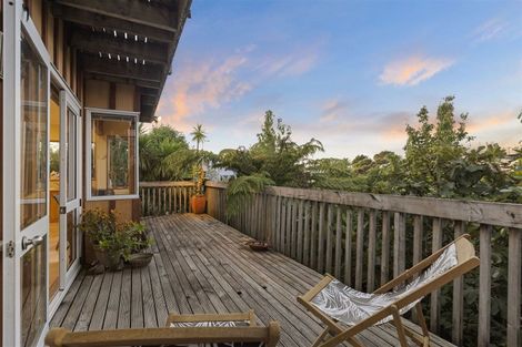 Photo of property in 1/51 Aeroview Drive, Beach Haven, Auckland, 0626