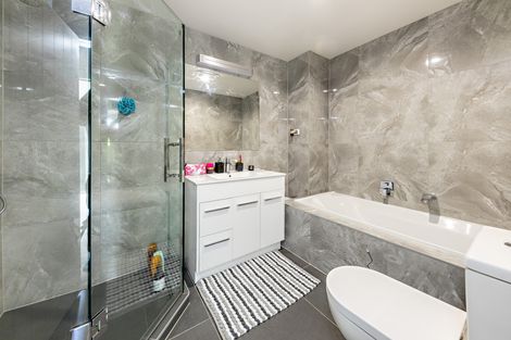 Photo of property in 37 Popokatea Drive, Takanini, 2112