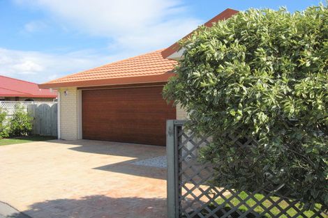 Photo of property in 12 Aburoc Place, Paraparaumu Beach, Paraparaumu, 5032