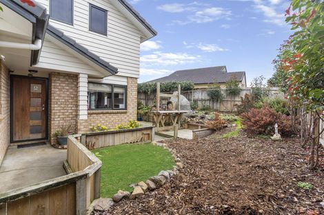 Photo of property in 40 Keri Vista Rise, Papakura, 2110