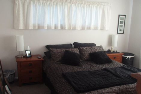 Photo of property in 68 Gloaming Hill, Titahi Bay, Porirua, 5022