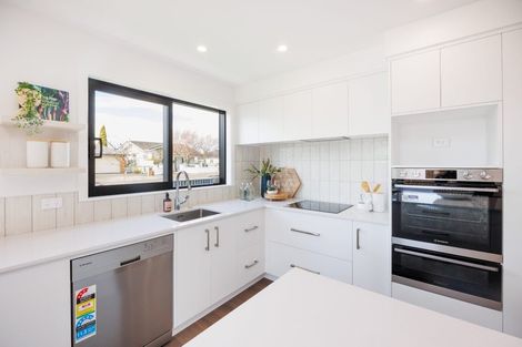Photo of property in 2 Albert Street, Palmerston North, 4414