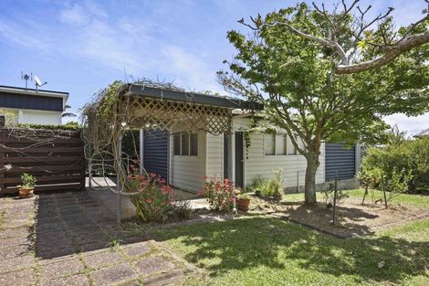 Photo of property in 42 De Luen Avenue, Tindalls Beach, Whangaparaoa, 0930