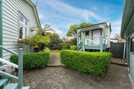 Photo of property in 10 Tamatea Road, Taupo, 3330